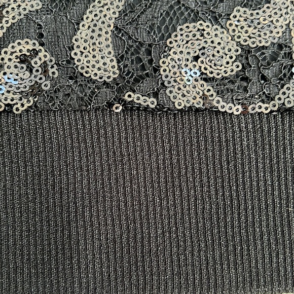 St. John Black Sequined 3/4 Sleeve V Neck Top Size L - Picture 9 of 10